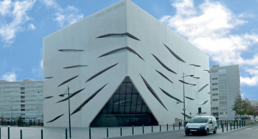 La journée technique VECU s’est  déroulée dans le bâtiment de  l’espace culturel et social Aimé  Césaire, à Gennevilliers, conçu  par l’architecte Rudy Ricciotti.