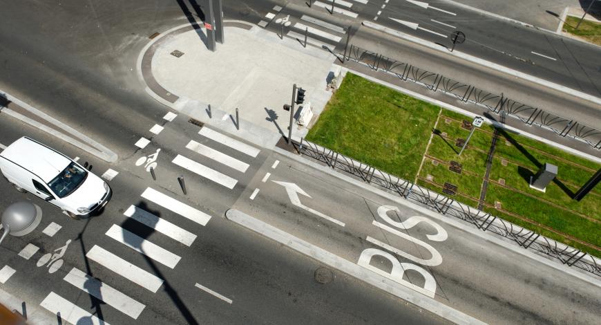 Réalisation de la ligne de Chronobus C5 parcourant l’île de Nantes d’est en ouest, en Loire-Atlantique.