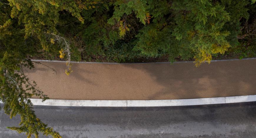 Enrobé Vegecol® intégrant du carbone biogénique (chantier à Saint-Hilaire-de-Riez en 2023) Enrobé Vegecol® intégrant du carbone biogénique (chantier à Saint-Hilaire-de-Riez en 2023)