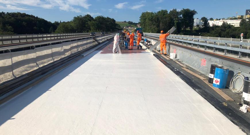 Mise en oeuvre d’étanchéité PMMA sur un pont sur la Sarine en Suisse