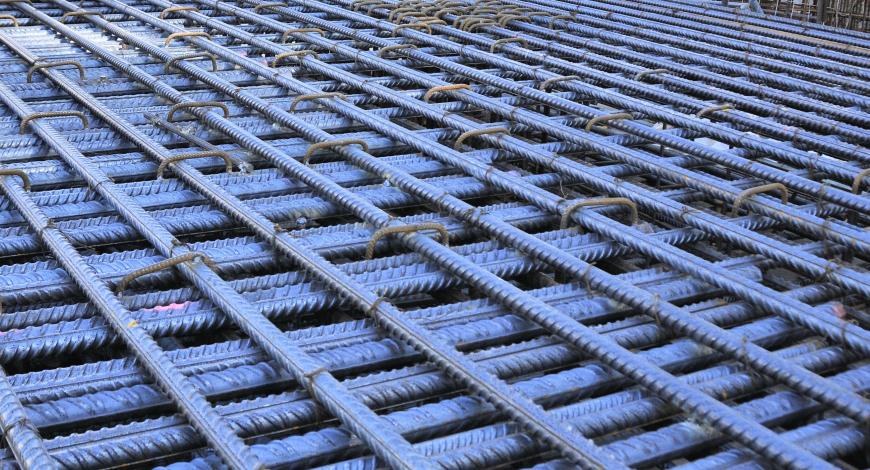 Ferraillage extrêmement dense : la réalisation de la cage d’armature et la mise en oeuvre du béton sont à la limite de la faisabilité