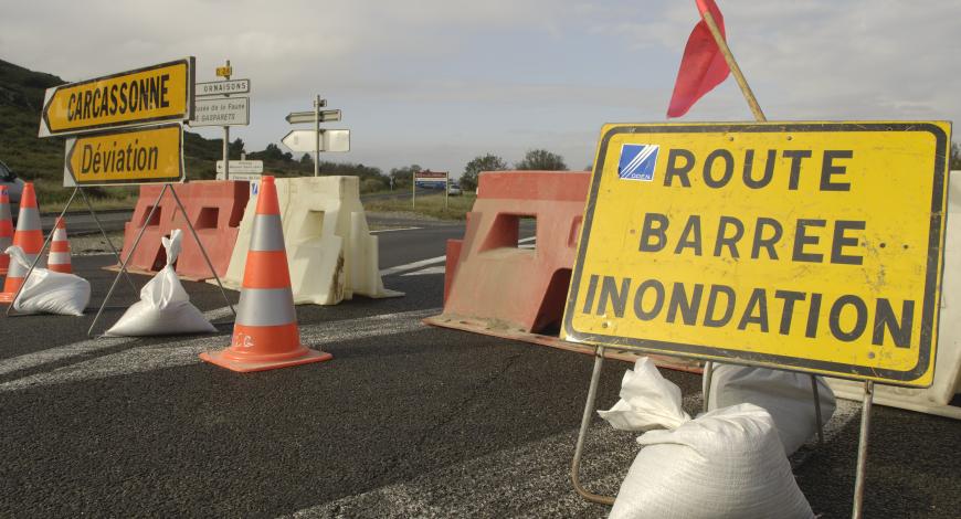 Route inondée : un des impacts possibles sur les déplacements. Route inondée : un des impacts possibles sur les déplacements.