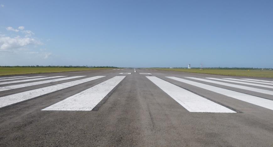 Turn pad de la piste 5/23 de Maputo, au Mozambique, à la fin de la réhabilitation en EME/BBME.