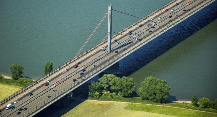 Le pont de Leverkusen franchissant le Rhin.