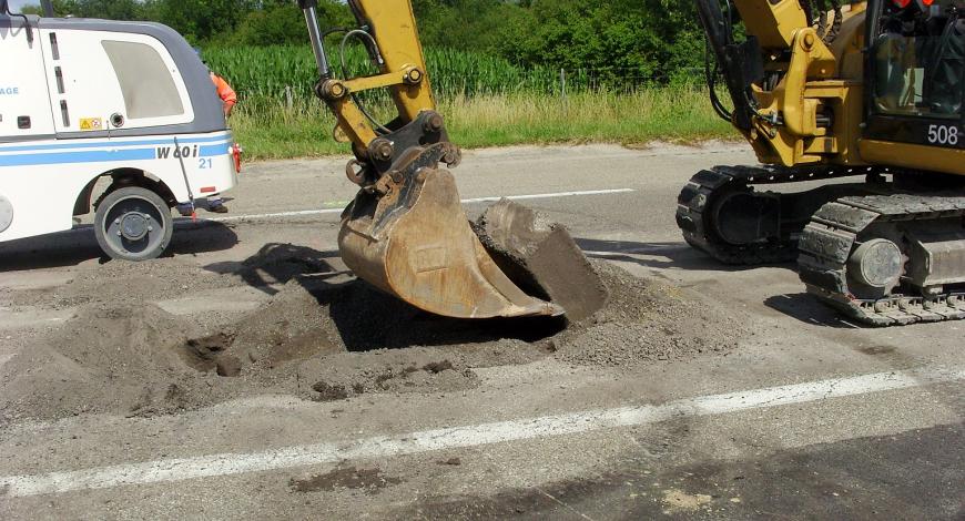 Prélèvement de matériaux sur sections expérimentales réalisé dans le cadre du projet MoveDVDC. Prélèvement de matériaux sur sections expérimentales réalisé dans le cadre du projet MoveDVDC.