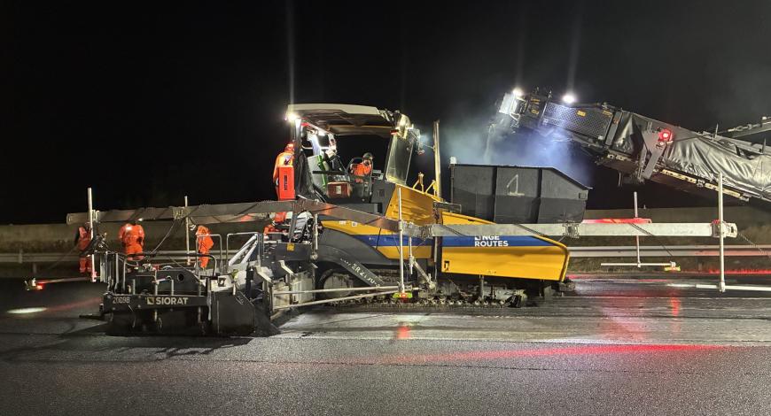 NGE rénove 12 km de chaussées de l’A432 de nuit avec sa nouvelle centrale d’enrobage mobile