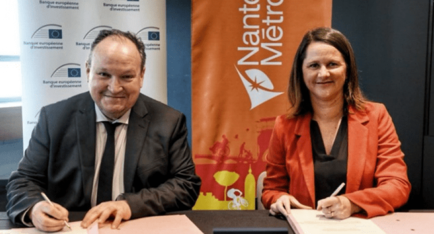 Johanna Rolland, maire de Nantes et présidente de Nantes Métropole, et la délégation de la BEI pour la signature du prêt