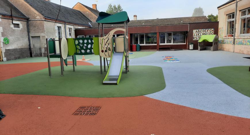 Cour d’école en béton drainant et béton coloré Cour d’école en béton drainant et béton coloré