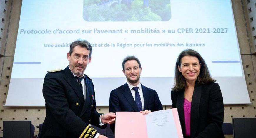 Signature du volet mobilité du CPER entre l’État et les Pays-de-la-Loire Signature du volet mobilité du CPER entre l’État et les Pays-de-la-Loire