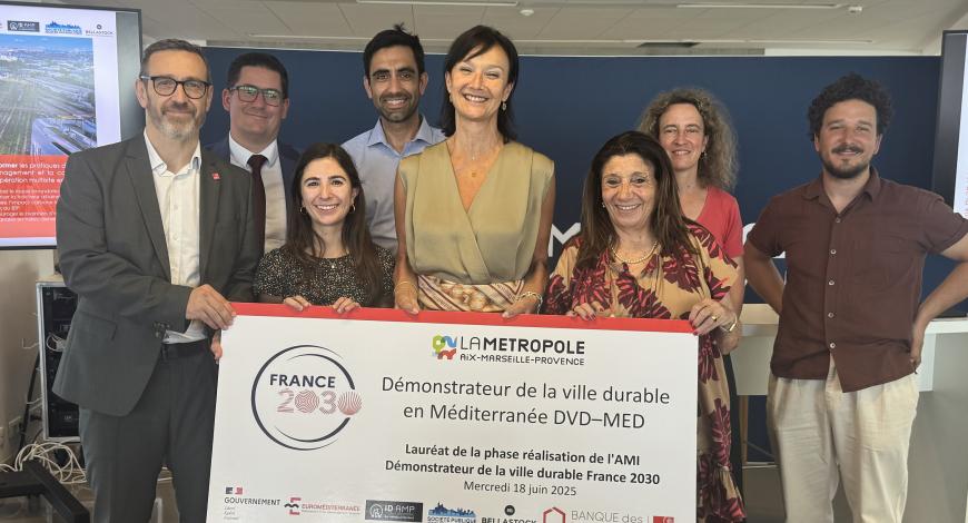 Remise de chèque à la métropole Aix-Marseille-Provence dans le cadre de « Démonstrateurs de la ville durable ». Remise de chèque à la métropole Aix-Marseille-Provence dans le cadre de « Démonstrateurs de la ville durable ».