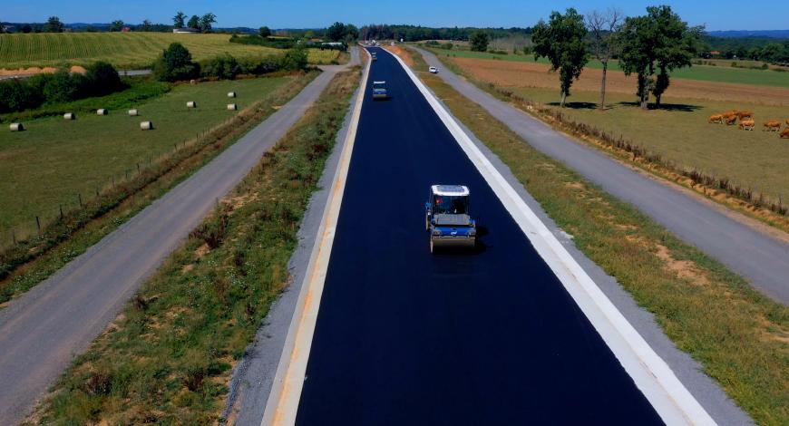 Travaux sur la RN122 de contournement de Sansac-de-Marmiesse (Cantal). 