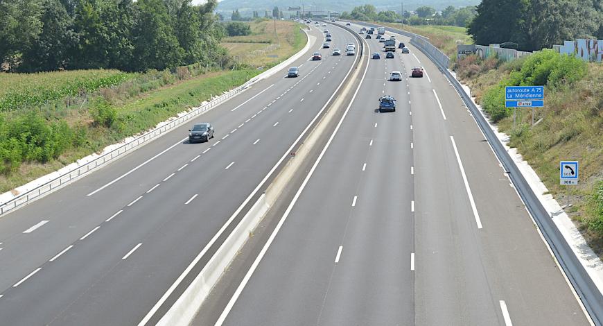 Début de l'autoroute A75 depuis le pont de la rue Jean-Auguste Senèze, à Clermont-Ferrand