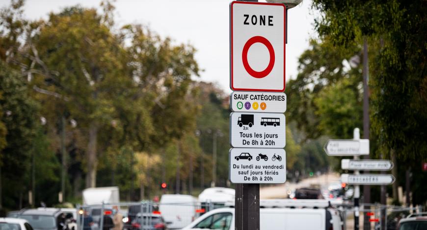 Les zones à faibles émissions mobilité sont un dispositif destiné à faire baisser les émissions de polluants pour améliorer la qualité de l'air. 