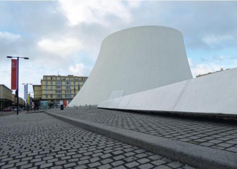 Espace pavé avec joints à l’émulsion.