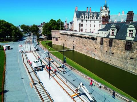 Travaux de rénovation du tramway à Nantes.