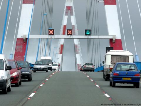 Le déplacement pendulaire fortement marqué pour le pont de Saint-Nazaire a favorisé les réflexions de voies réversibles.