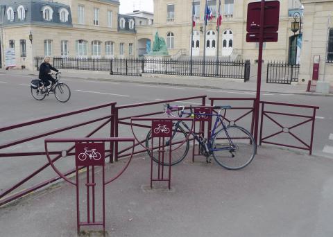 Appuis vélos à Sceaux.