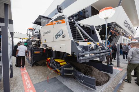 Une des pièces maîtresses sur le stand de Wirtgen, le recycleur à froid W 380 CRi.