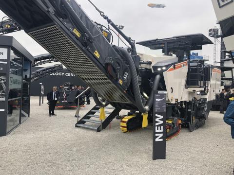 La nouvelle fraiseuse W 200 Fi de Wirtgen. La nouvelle fraiseuse W 200 Fi de Wirtgen.