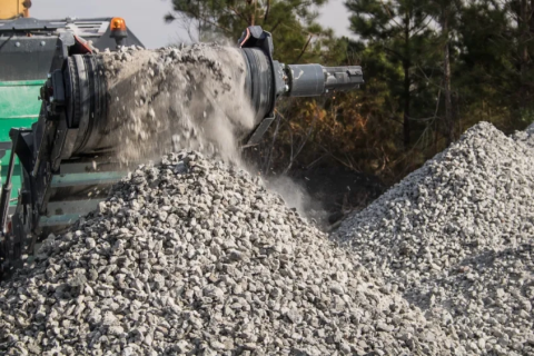 Stockage de granulats de béton recyclé après criblage