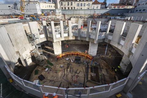 Bétonnage de la dalle sur le chantier de la gare de Saint-Maur-Créteil.