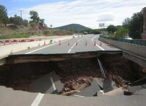 Effondrement d’une buse à Lodève (34) sous l’A75 en septembre 2015 Effondrement d’une buse à Lodève (34) sous l’A75 en septembre 2015