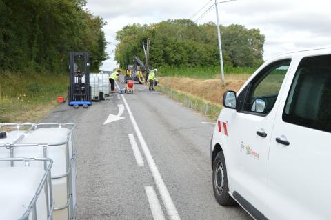 Application de la bio-cimentation pour stabiliser une route sinistrée par la sécheresse.