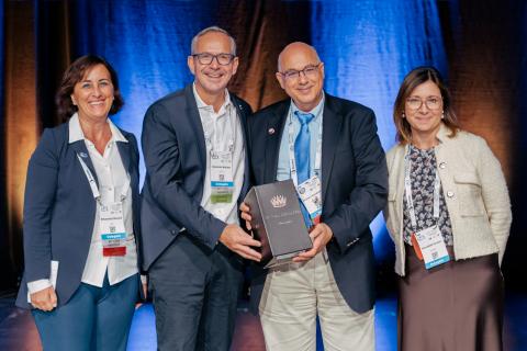 Remise du prix « Promotion de l’égalité des genres et de la diversité » au comité technique 1.1 « Performance des administrations de transport ».