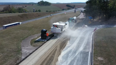 Retraitement en place au liant hydraulique sur l’aire de Sandaucourt de l’A31 Retraitement en place au liant hydraulique sur l’aire de Sandaucourt de l’A31