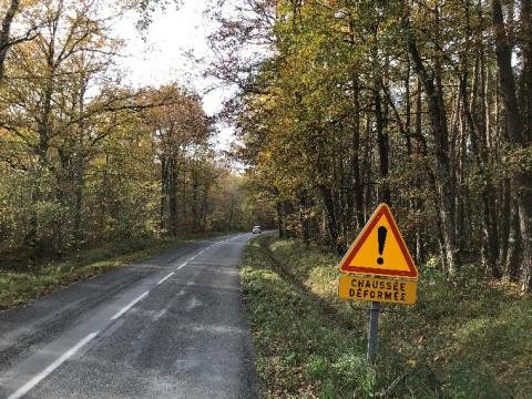 Exemple de route sinistrée par la sécheresse.