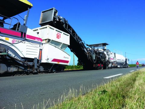 Mise œuvre du procédé Recytal- ARM sur la RD 670, en Gironde.