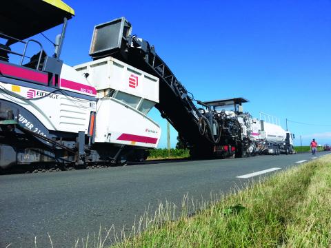 Mise œuvre du procédé Recytal- ARM sur la RD 670, en Gironde.