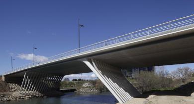 Le pont de la République, à Montpellier, relie le nouveau centre-ville Port Marianne aux anciens quartiers.