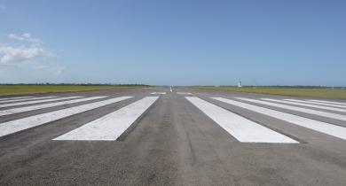 Turn pad de la piste 5/23 de Maputo, au Mozambique, à la fin de la réhabilitation en EME/BBME.