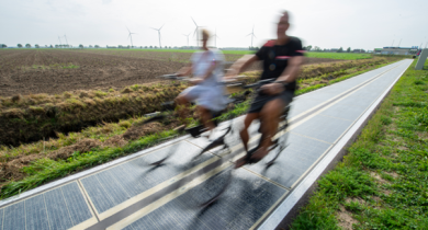 Piste cyclable de la province du Noord-Brabant en Hollande, l’une des deux pistes cyclables hollandaises équipées en 2023 de modules Wattway sur 500 m pour une puissance totale de 290 kW