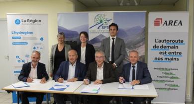 Signature du partenariat entre Aréa, SFTRF, le Syndicat du pays de Maurienne et HYmpulsion