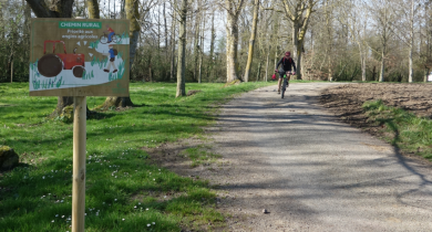 La réaffectation de petites routes et chemins peu circulés au profit des mobilités actives constitue une solution pragmatique et économique pour les territoires ruraux et périurbains