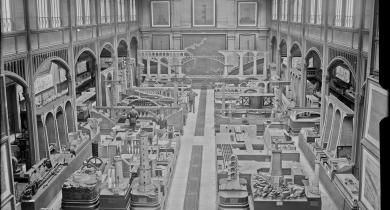 La Galerie des modèles de l’École nationale des ponts et chaussées, 26, rue des Saints-Pères à Paris, en 1924