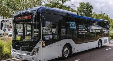 Le bus autonome circule pendant les heures creuses, de 10h à 15h. 