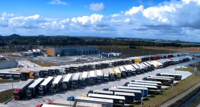 Terminal pour poids lourds. 