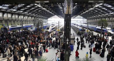 En 2024, le transport intérieur de voyageurs augmente légèrement : 1 047 milliards de voyageurs-kilomètres ont été réalisés