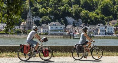 Le dispositif « Développer le vélotourisme » vise à améliorer la qualité des véloroutes et à densifier l'offre de services à destination des touristes à vélo