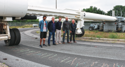 Une partie des auteurs devant le manège de fatigue. De gauche à droite : S. Todkar, X. Dérobert, J-M. Simonin, S. Trichet, Th. Gouy.