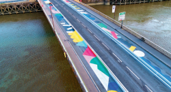 Pont Anne-de-Bretagne, entre le quai de la  Fosse et les Machines de l’île, à Nantes.