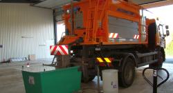 Une épandeuse de fondant routier.