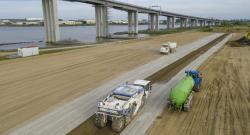 Atelier d’épandage/malaxage dans un traitement de plateforme industrielle au liant hydraulique Atelier d’épandage/malaxage dans un traitement de plateforme industrielle au liant hydraulique